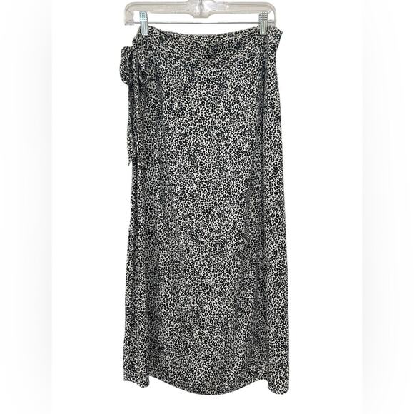 American Eagle Wrap Maxi Skirt Black/White Print Tulip Hem Sz L, EUC - Picture 3 of 8